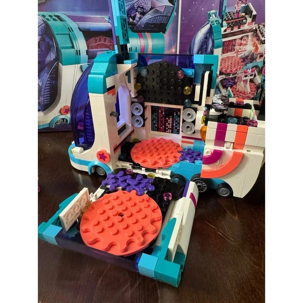LEGO Movie 2 Pop-Up Party Bus 70828 Complete Set w/Minifigures & Box - No Manual